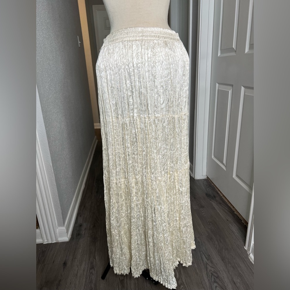 White Ivory Flowy Maxi skirt Wanted by Beads Beautiful